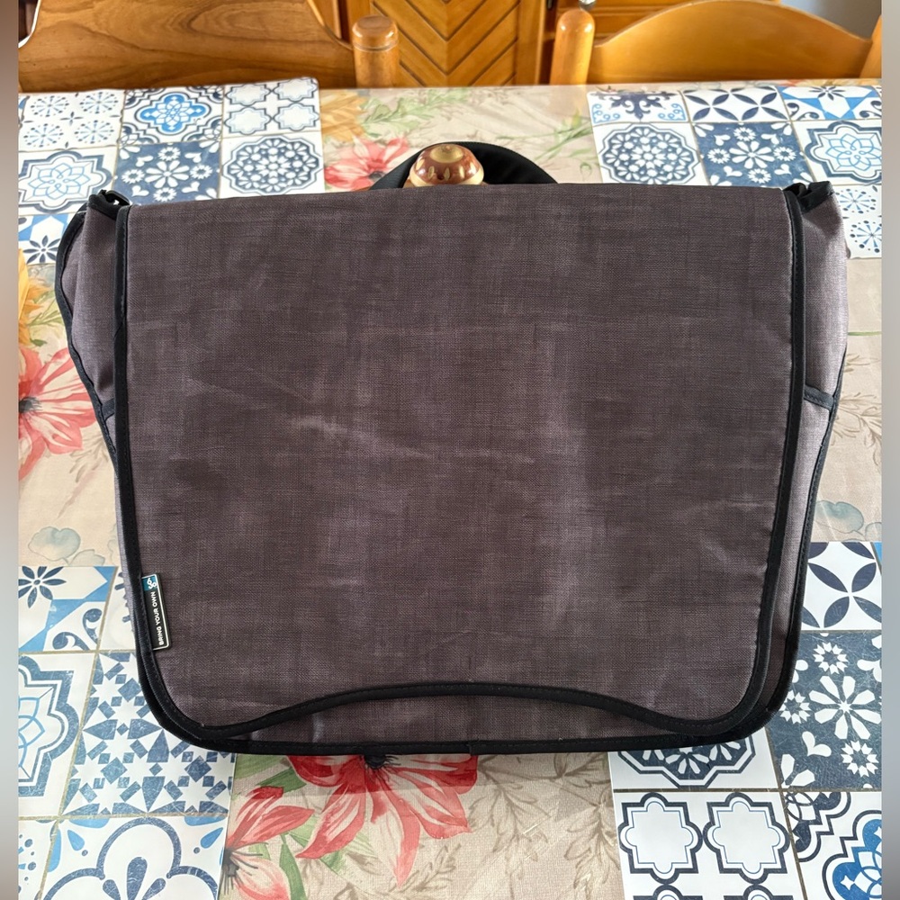 Crossbody messenger /laptop / briefcase soft bag.